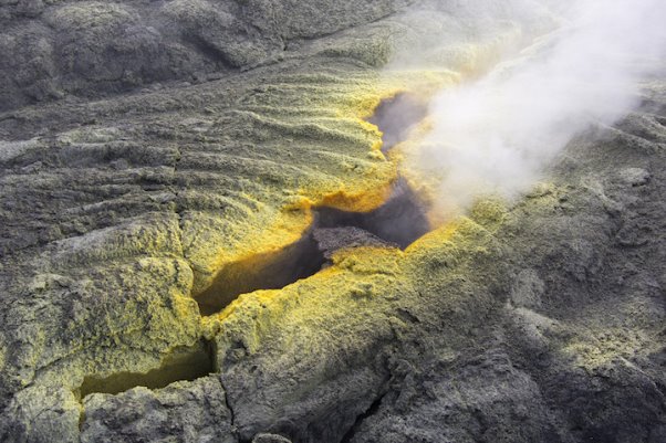 A fumarole at Puʻu ʻŌʻō Crater. Hawaii. The yellow crust along the margin of the fumarole is made of sulphur crystals. The crystals form when sulphur vapour cools as it is released from the fumarole. Source: U. S. Geological Survey (2016) Public Domain