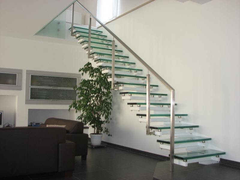 Glass-stair-(lavaconstruction.com)